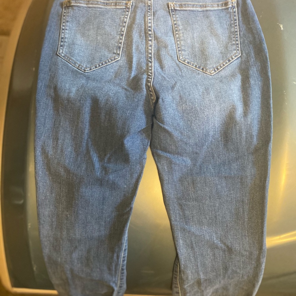 Cello High Rise Capri Jeans. - Picture 2 of 4